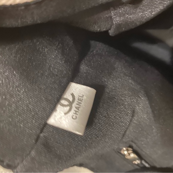 ❌SOLD❌ Gently Used! Excellent Condition Authentic Large CHANEL White Black Tote - Picture 15 of 16